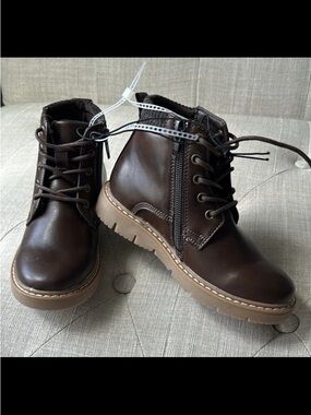 Steve Madden Brown Boy Booties Classic Ankle-High Design Sz 11